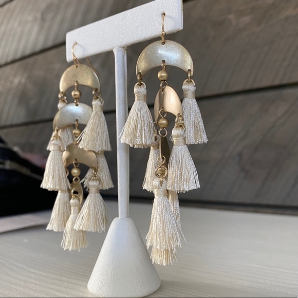 {FREE} Earrings with $100+ Purchase - Picture 4 of 9